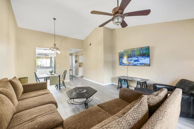 Detail Gallery Image 12 of 30 For 2427 Turnbridge, Escondido,  CA 92027 - 2 Beds | 2 Baths