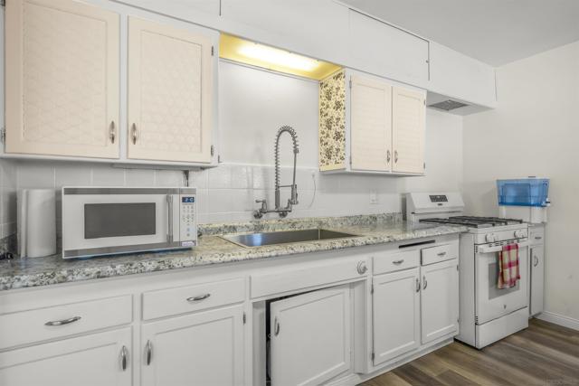 1333 Clove St, El Cajon CA: https://media.crmls.org/mediaz/2f4ad91c-4cc7-4814-8513-adb4acd74419.jpg