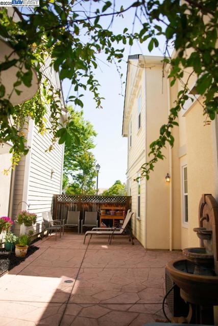 4719 Malayan, San Ramon CA: https://media.crmls.org/mediaz/2f4af91d-f9b9-428d-8d88-8ed7a1e76add.jpg