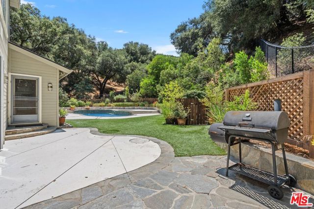 24753 Mulholland Highway, Calabasas CA: https://media.crmls.org/mediaz/2f4b5efa-ade9-4921-af00-8fa50a2d3fbe.jpg