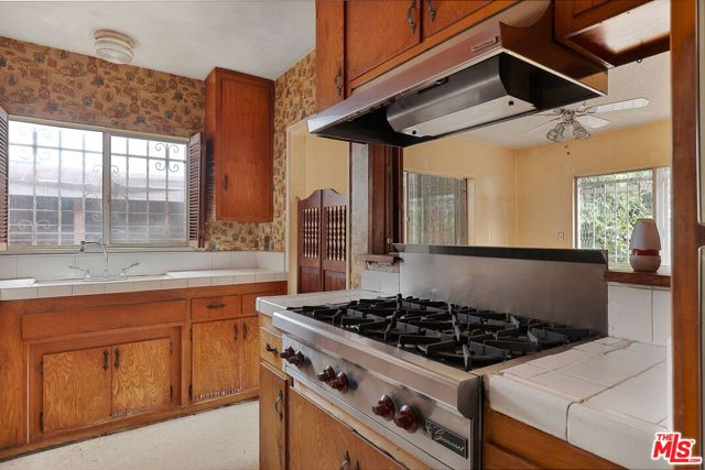 717 Marco Place, Venice CA: https://media.crmls.org/mediaz/2f4b7224-fafa-42ed-b052-bef1b701c84e.jpg
