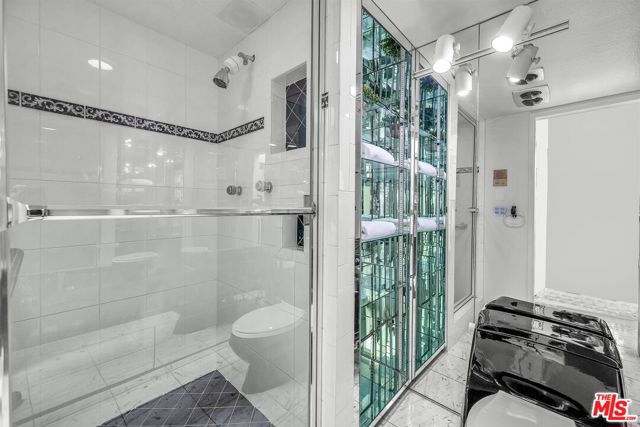 11744 Moorpark Street, Studio City CA: https://media.crmls.org/mediaz/2f4bcd85-81f5-491a-835c-7640c62f93f6.jpg