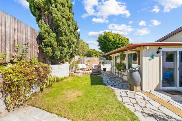 3560 Santa Maria Street, Oceanside CA: https://media.crmls.org/mediaz/2f4c22b9-674c-4f53-80ad-11e328c72ac5.jpg