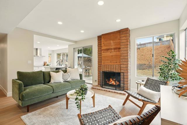 909 Loma, Chula Vista CA: https://media.crmls.org/mediaz/2f4c635e-e71c-4859-82f5-8b870ea14800.jpg