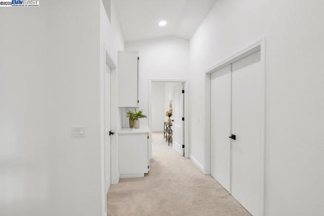 9193 Bungalow Way, Elk Grove CA: https://media.crmls.org/mediaz/2f4c8cda-3c48-46f0-9170-c346a6e1907e.jpg