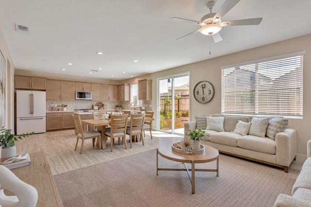 1143 Coyote Peak Way, Hollister CA: https://media.crmls.org/mediaz/2f4d0408-cf13-4d92-aae2-c76450806920.jpg