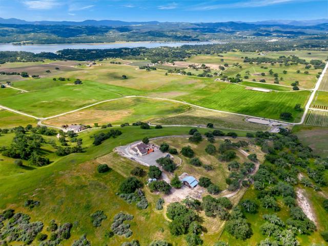 70500 Bradley Lockwood Road, Lockwood CA: https://media.crmls.org/mediaz/2f4d4b73-9c1c-4787-a303-14b9a3c5e3e5.jpg