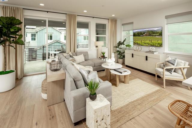 114 Compass Drive, Napa CA: https://media.crmls.org/mediaz/2f4d9b4c-f595-4119-9f16-33a33b774a7b.jpg