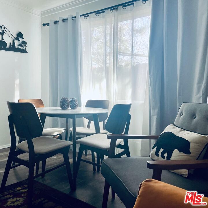 https://media.crmls.org/mediaz/2f4dc078-b8b4-45bd-ad58-388d3f5c6cc2.jpg?preset=X-Large