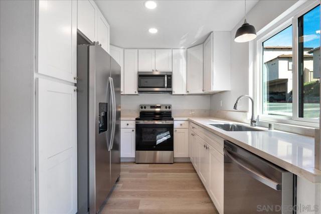 955 Postal Way, Vista CA: https://media.crmls.org/mediaz/2f4dd838-7ca8-4817-9d04-db37f2bb32c6.jpg