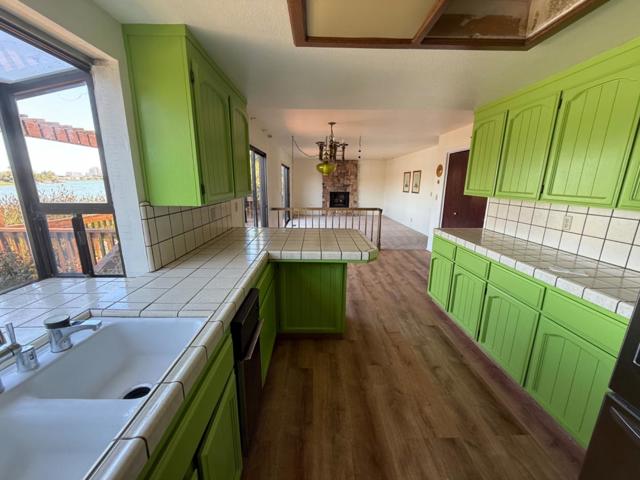 159 Port Royal Avenue, Foster City CA: https://media.crmls.org/mediaz/2f4ec525-103a-45e3-91f5-5d74e9f19e56.jpg