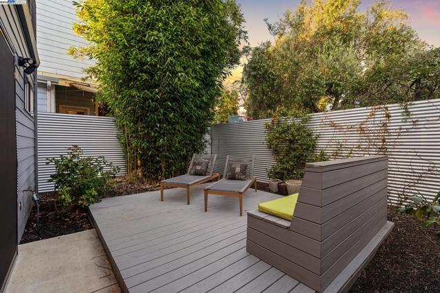 730 HENRY STREET, Oakland CA: https://media.crmls.org/mediaz/2f4f10f1-7135-480b-b348-5ccc3ceebd86.jpg