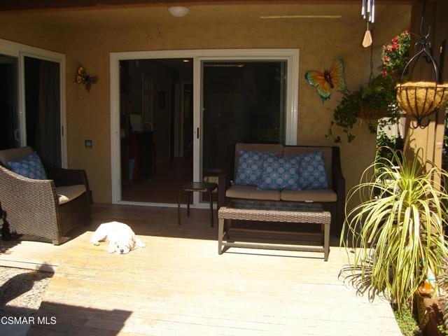 1098 Glenbridge Circle, Westlake Village CA: https://media.crmls.org/mediaz/2f4f83b2-2b6a-4a57-8a7a-b1b7c73887ed.jpg