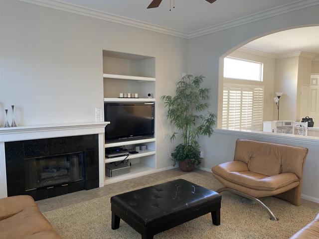 Detail Gallery Image 4 of 7 For 10992 Clovehurst Way, San Diego,  CA 92130 - 5 Beds | 3 Baths