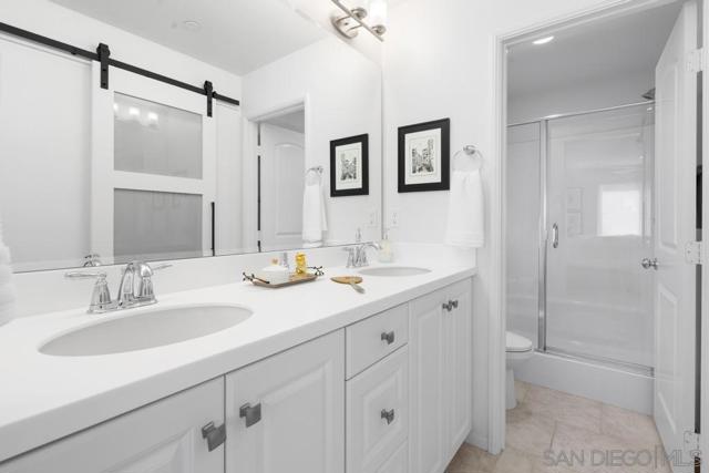 2445 Verano Way, Vista CA: https://media.crmls.org/mediaz/2f4fb759-8ec0-4cca-8cc2-5cfda22d0af6.jpg