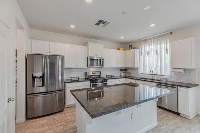 500 Duran Drive, Hollister CA: https://media.crmls.org/mediaz/2f4ff987-d1ff-46b3-b4cc-b42fb867186d.jpg