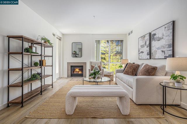 1655 N California Blvd, Walnut Creek CA: https://media.crmls.org/mediaz/2f501c60-6cb4-441b-87b4-c4d373d5df22.jpg