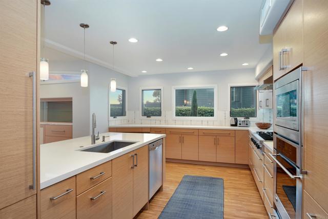 Detail Gallery Image 13 of 33 For 152 7th St, Del Mar,  CA 92014 - 3 Beds | 3/1 Baths