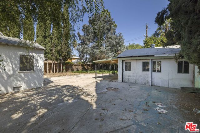 14123 Emelita Street photo 8