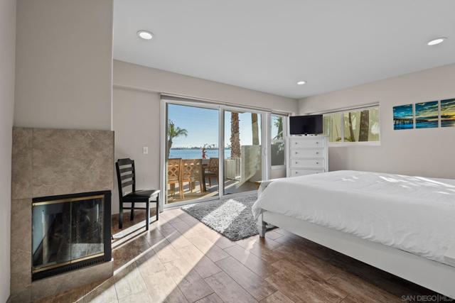 1177 Pacific Beach Drive, San Diego CA: https://media.crmls.org/mediaz/2f50d12f-fa63-4f3a-854a-e49a7e42287d.jpg