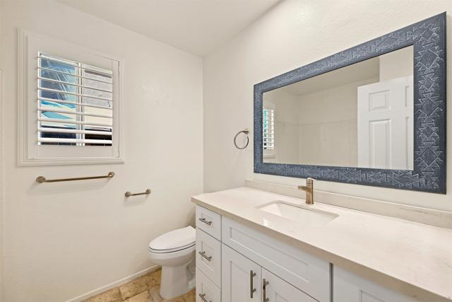 250 Del Mesa Ct, Oceanside CA: https://media.crmls.org/mediaz/2f50edb4-72ab-4d42-89d8-d20599355017.jpg