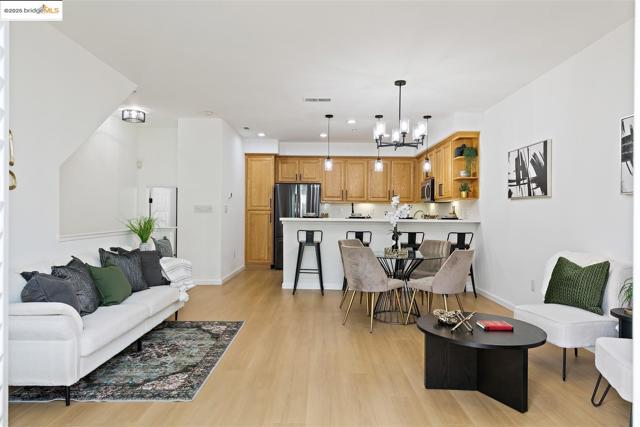 4153 Clarinbridge Cir, Dublin CA: https://media.crmls.org/mediaz/2f510c4e-c717-4b6b-92a9-cbc288cb2780.jpg