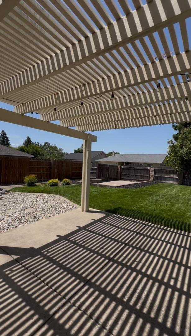 8613 Elk Way, Elk Grove CA: https://media.crmls.org/mediaz/2f512920-7947-4ed6-9578-1f258ee1bb64.jpg