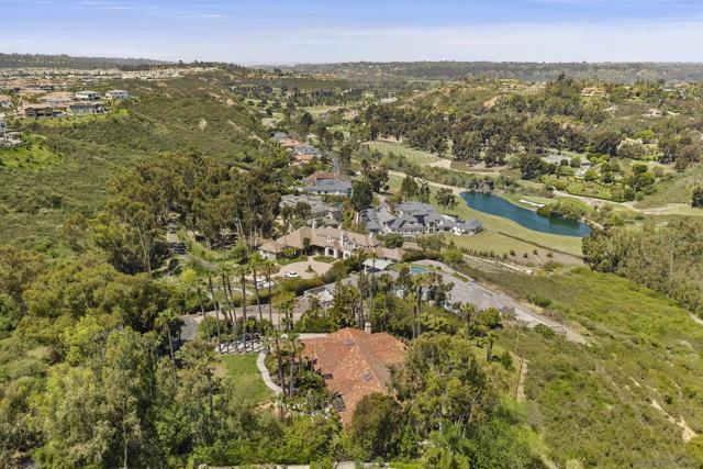 6518 Monte Fuego, Rancho Santa Fe CA: https://media.crmls.org/mediaz/2f512e5c-c3e4-4912-bf1c-f9e9901665c5.jpg