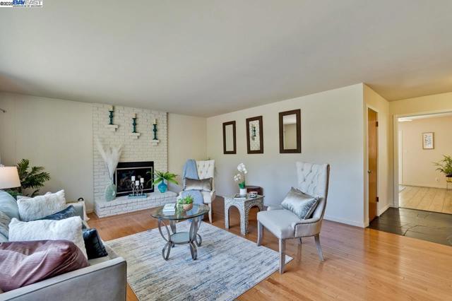 82 Elysian Fields Dr., Oakland CA: https://media.crmls.org/mediaz/2f5176e8-654b-4967-acd7-27da4bbd1d48.jpg