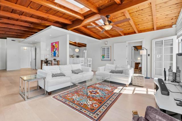 Detail Gallery Image 2 of 44 For 7209 Draper, La Jolla,  CA 92037 - 3 Beds | 3 Baths