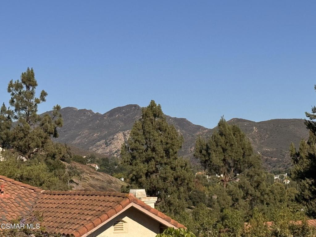 https://media.crmls.org/mediaz/2f521c16-f570-4634-9147-30bfdd9fcaa5.jpg?preset=X-Large