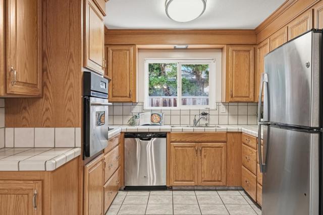 1451 Tyler Park Way, Mountain View CA: https://media.crmls.org/mediaz/2f52572a-9c12-4da3-9295-a3ea2b1a1cae.jpg