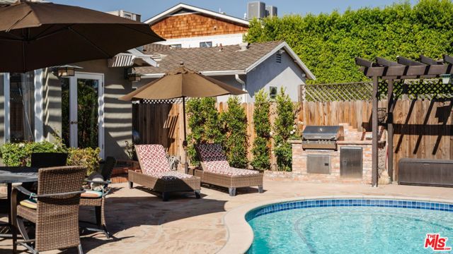 13618 ADDISON Street photo 5