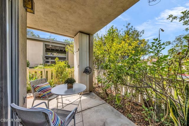 224 Oakleaf Drive, Thousand Oaks CA: https://media.crmls.org/mediaz/2f525adc-d07a-4277-b530-1ccbfd794d47.jpg