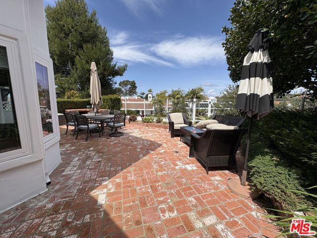 4732 Galicia Way, Oceanside CA: https://media.crmls.org/mediaz/2f52f35d-03f5-4fa6-b139-8bf18f4ba254.jpg