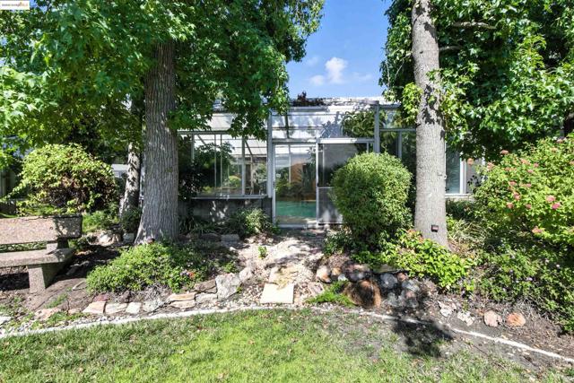 3112 View Drive, Antioch CA: https://media.crmls.org/mediaz/2f537c3a-72eb-42f1-973c-ed11d5fe457d.jpg