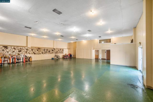 353 24Th St, Richmond CA: https://media.crmls.org/mediaz/2f53b6fb-84e4-4fbf-b242-5ebcfcbb7776.jpg