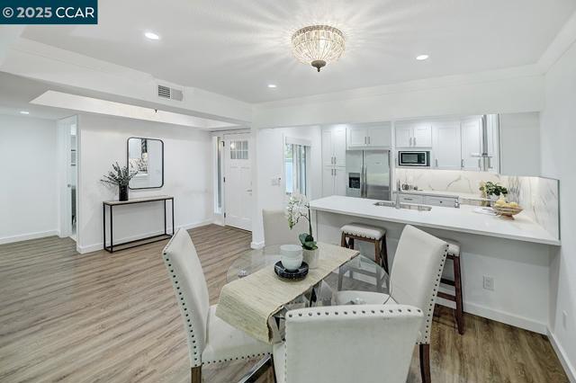 1317 Stanley Dollar Dr, Walnut Creek CA: https://media.crmls.org/mediaz/2f53bbd4-e094-4e2f-bd74-aaf0e21e68cb.jpg