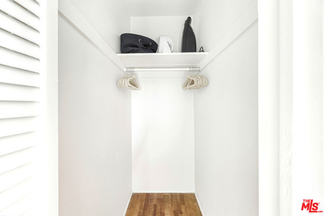 517 Venice Way, Venice CA: https://media.crmls.org/mediaz/2f53e03e-c8d9-4aeb-900b-6ef381c3a859.jpg