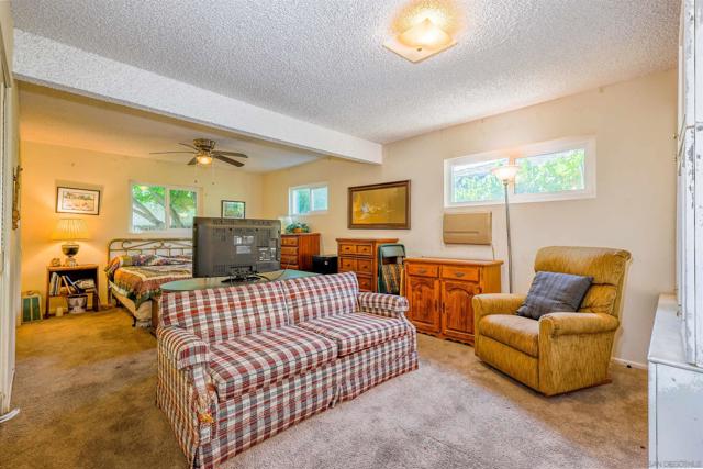331 Rainier Way, Hemet CA: https://media.crmls.org/mediaz/2f5422f0-2ec6-4a52-8753-ec9857bc7219.jpg