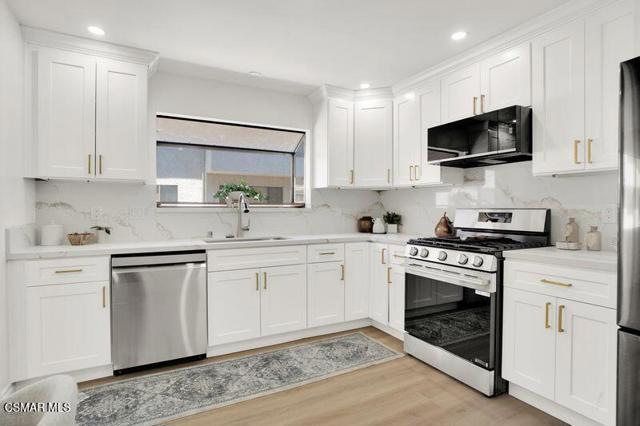 26008 Alizia Canyon Drive, Calabasas CA: https://media.crmls.org/mediaz/2f549c05-9dea-48dd-a378-8a09a6ab6063.jpg