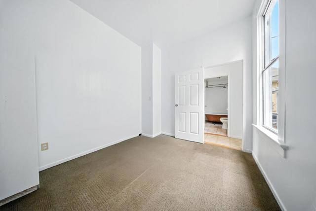 943 26th Street, Oakland CA: https://media.crmls.org/mediaz/2f549f98-74e2-4756-bd19-6622f4549839.jpg