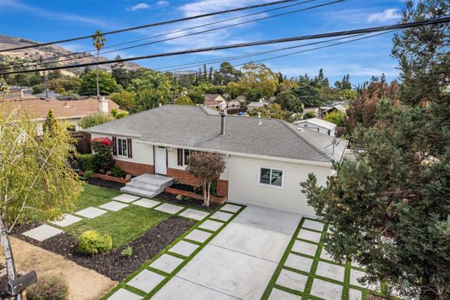 3972 Pepper Tree Lane, San Jose CA: https://media.crmls.org/mediaz/2f54a3e8-c554-4045-bb06-3bfc8ba53296.jpg