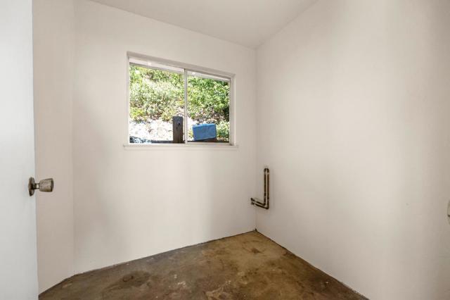 26025 Highland Way, Los Gatos CA: https://media.crmls.org/mediaz/2f554c5f-fbcb-42fb-9e19-6bc1ccb2eebd.jpg