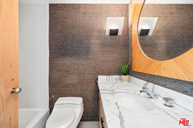 10580 Wilshire Boulevard, Los Angeles CA: https://media.crmls.org/mediaz/2f55a92b-bbd6-43d4-b632-6c39ff0a7faa.jpg