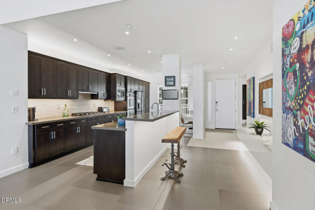 1572 Seabridge Lane, Oxnard CA: https://media.crmls.org/mediaz/2f55ce4b-7474-4552-922b-e436d2a68b22.jpg