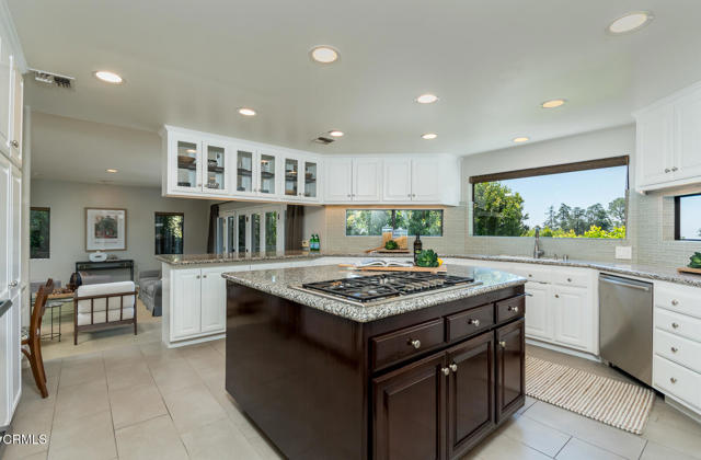 Detail Gallery Image 11 of 75 For 2320 Mountain Ave, La Crescenta,  CA 91214 - 4 Beds | 3/1 Baths