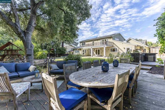 1206 Rimer Dr, Moraga CA: https://media.crmls.org/mediaz/2f56a98c-9989-4869-955c-ef07a978a706.jpg