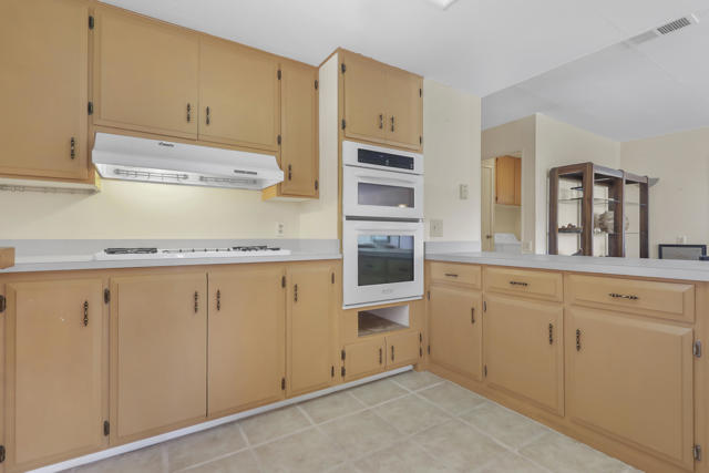 49305 Highway 74, Palm Desert CA: https://media.crmls.org/mediaz/2f56d93b-7d5b-493f-9850-220be668a2b1.jpg