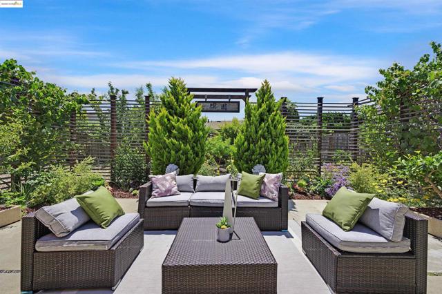 32212 Deborah Dr, Union City CA: https://media.crmls.org/mediaz/2f57cd94-ce0e-4151-ba1f-80e721663cdd.jpg